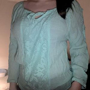 Comfy lace and rayon top with real poliéster; color is mint; size: L/G (11-13)